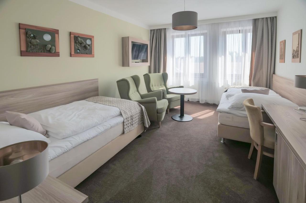 Hotel Zlata Hvezda Литомишль Экстерьер фото