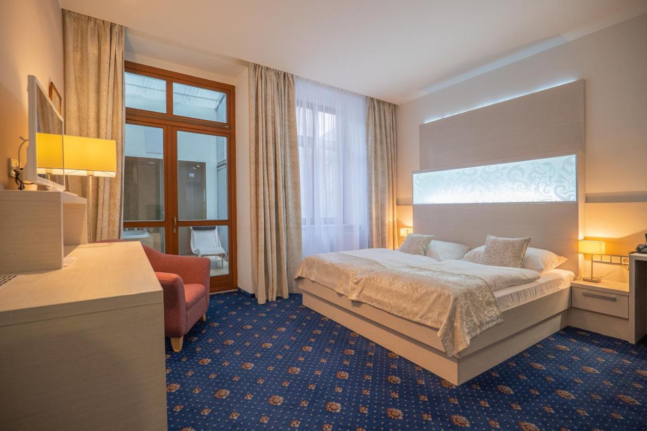Hotel Zlata Hvezda Литомишль Экстерьер фото