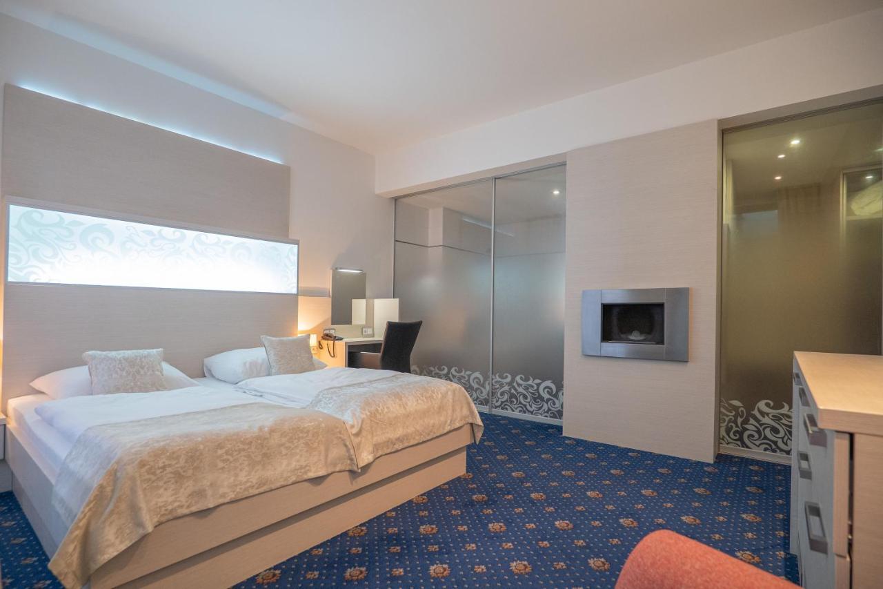 Hotel Zlata Hvezda Литомишль Экстерьер фото
