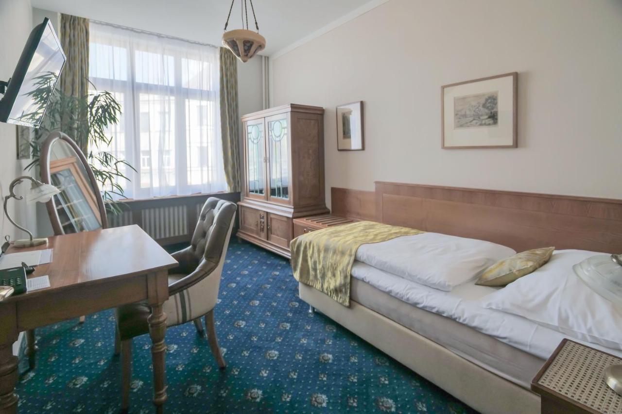 Hotel Zlata Hvezda Литомишль Экстерьер фото