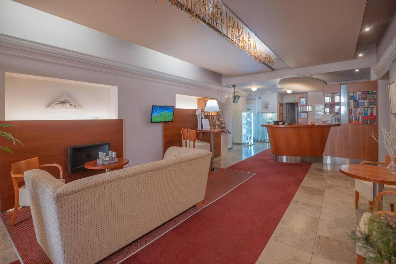 Hotel Zlata Hvezda Литомишль Экстерьер фото