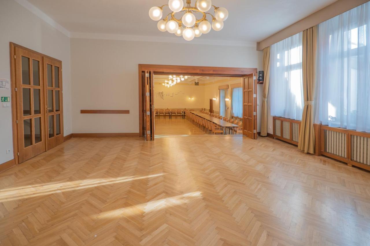 Hotel Zlata Hvezda Литомишль Экстерьер фото