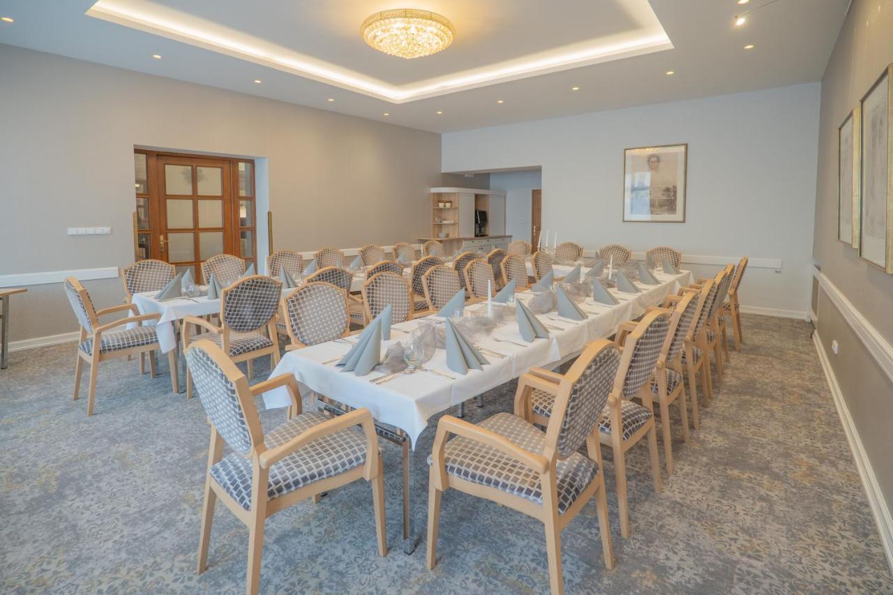 Hotel Zlata Hvezda Литомишль Экстерьер фото
