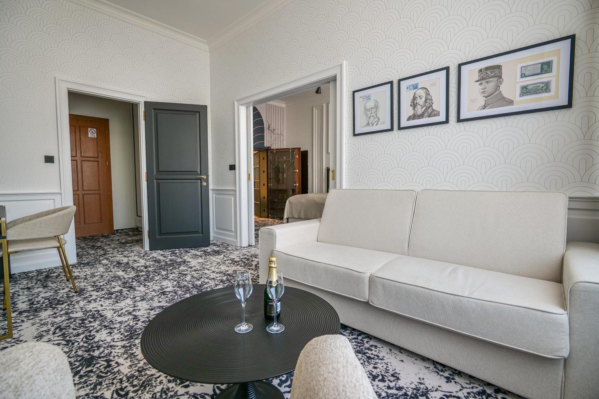 Hotel Zlata Hvezda Литомишль Экстерьер фото