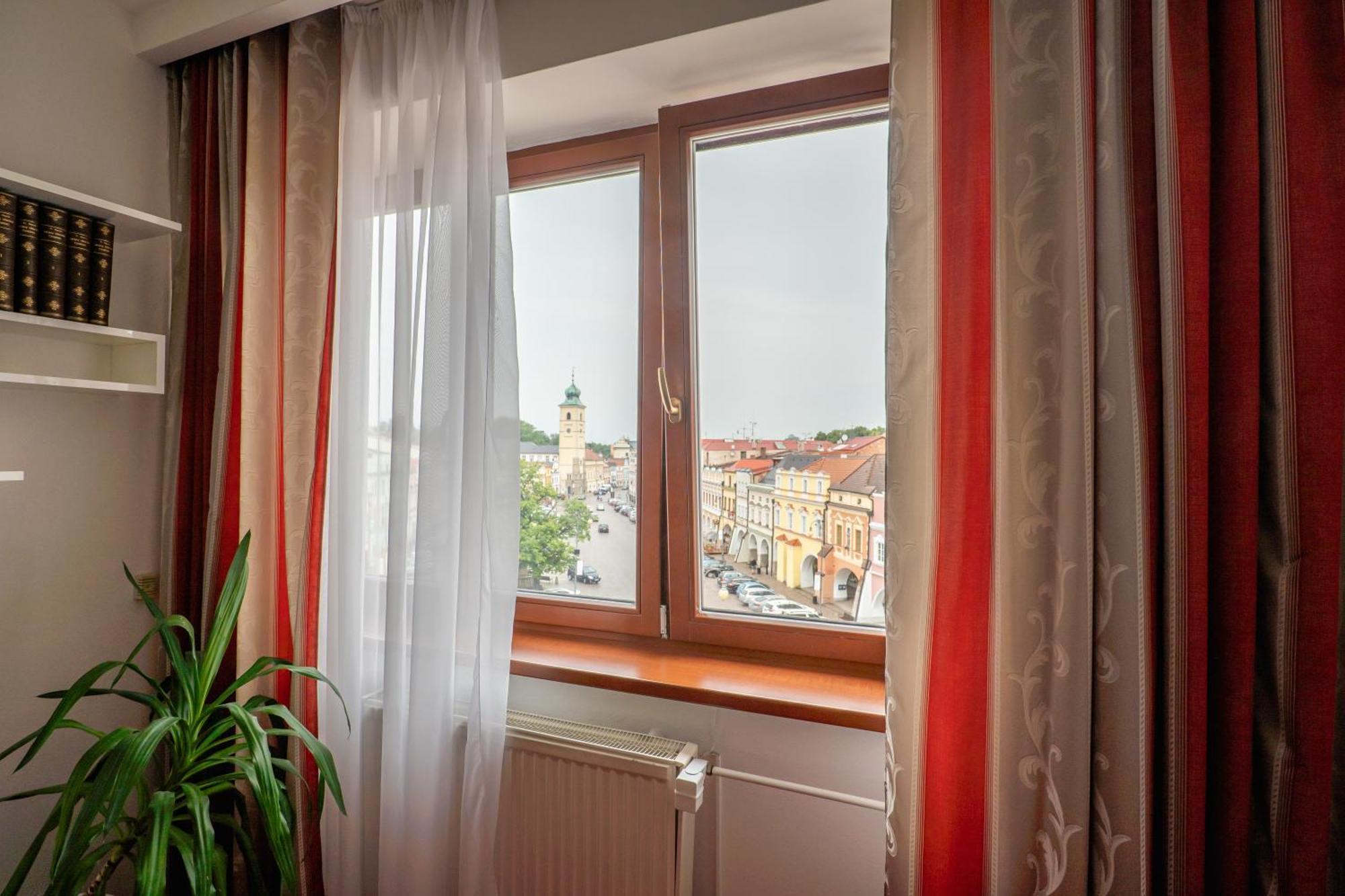 Hotel Zlata Hvezda Литомишль Экстерьер фото