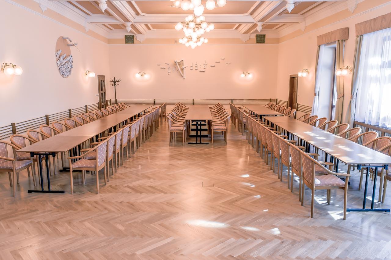 Hotel Zlata Hvezda Литомишль Экстерьер фото