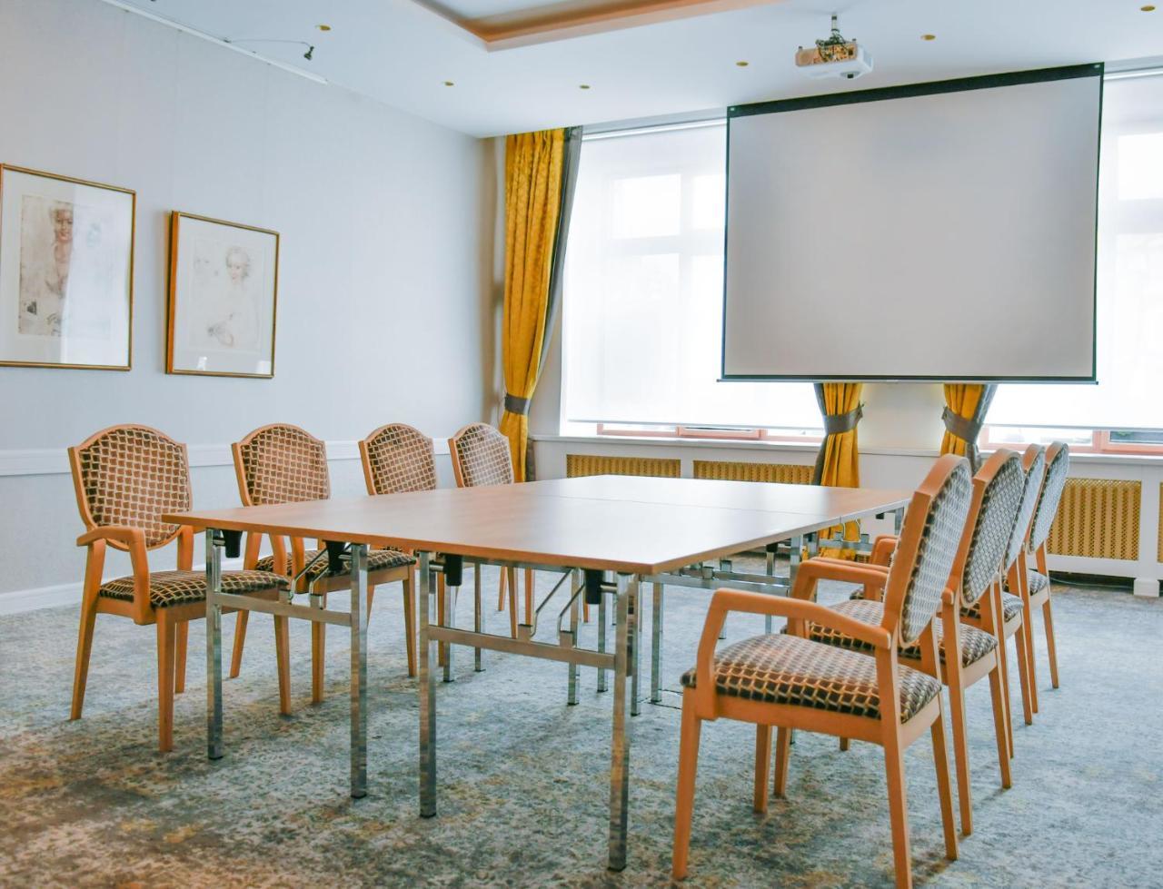Hotel Zlata Hvezda Литомишль Экстерьер фото
